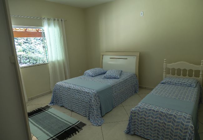 Casa em Macaé - Casa ampla c piscina e churrasq em meio à natureza Casa em Macaé - Casa ampla c piscina e churrasq em meio à natureza