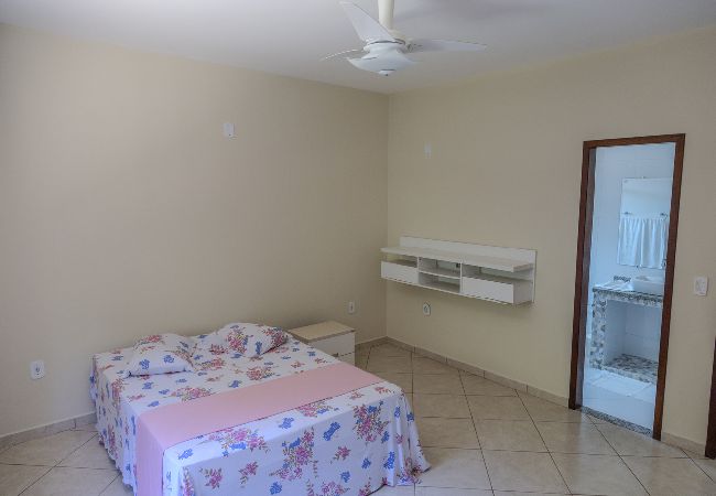 Casa em Macaé - Casa ampla c piscina e churrasq em meio à natureza Casa em Macaé - Casa ampla c piscina e churrasq em meio à natureza