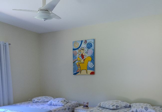 Casa em Macaé - Casa ampla c piscina e churrasq em meio à natureza Casa em Macaé - Casa ampla c piscina e churrasq em meio à natureza