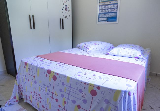 Casa em Macaé - Casa ampla c piscina e churrasq em meio à natureza Casa em Macaé - Casa ampla c piscina e churrasq em meio à natureza