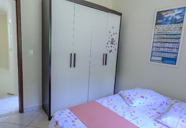 Casa em Macaé - Casa ampla c piscina e churrasq em meio à natureza Casa em Macaé - Casa ampla c piscina e churrasq em meio à natureza