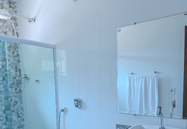 Casa em Macaé - Casa ampla c piscina e churrasq em meio à natureza Casa em Macaé - Casa ampla c piscina e churrasq em meio à natureza