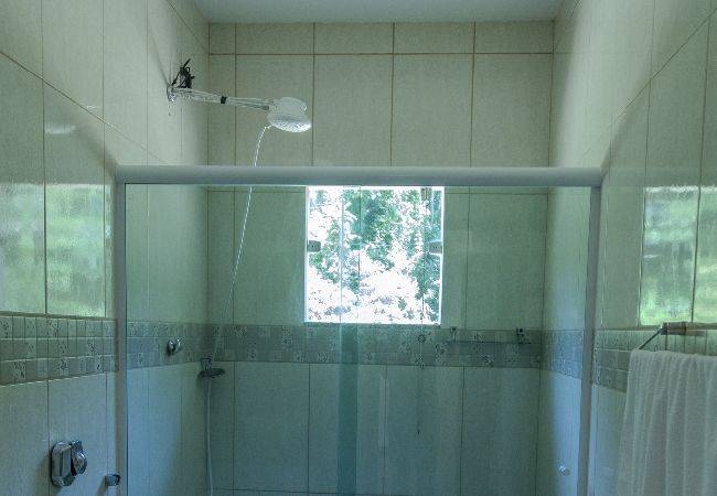 Casa em Macaé - Casa ampla c piscina e churrasq em meio à natureza Casa em Macaé - Casa ampla c piscina e churrasq em meio à natureza