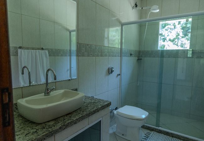 Casa em Macaé - Casa ampla c piscina e churrasq em meio à natureza Casa em Macaé - Casa ampla c piscina e churrasq em meio à natureza