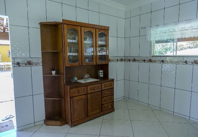 Casa em Macaé - Casa ampla c piscina e churrasq em meio à natureza Casa em Macaé - Casa ampla c piscina e churrasq em meio à natureza