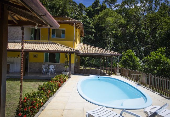 Casa em Macaé - Casa ampla c piscina e churrasq em meio à natureza Casa em Macaé - Casa ampla c piscina e churrasq em meio à natureza