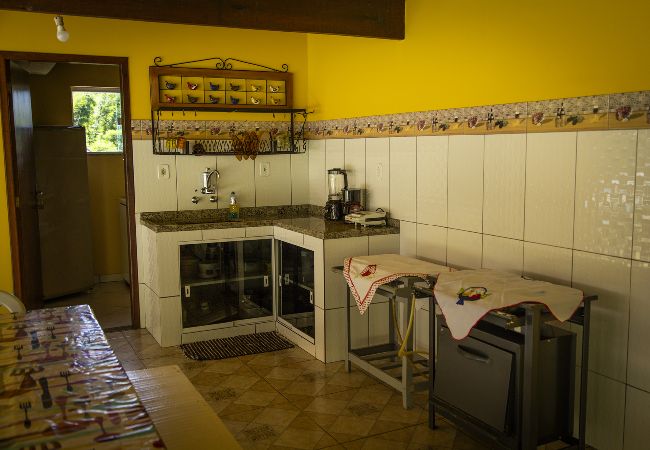 Casa em Macaé - Casa ampla c piscina e churrasq em meio à natureza Casa em Macaé - Casa ampla c piscina e churrasq em meio à natureza