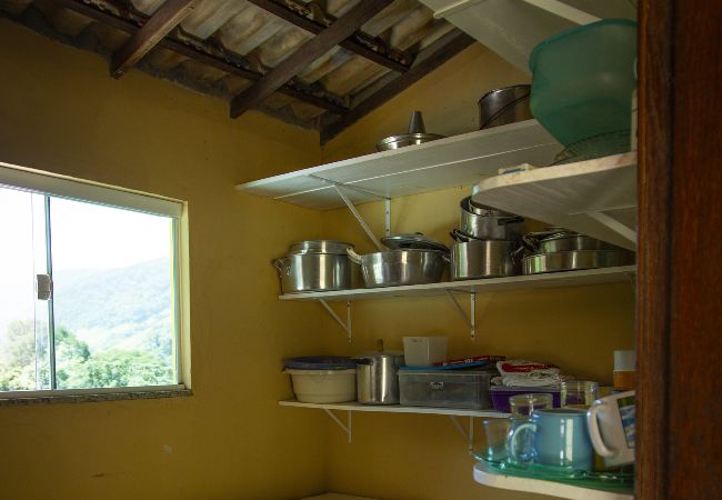 Casa em Macaé - Casa ampla c piscina e churrasq em meio à natureza Casa em Macaé - Casa ampla c piscina e churrasq em meio à natureza