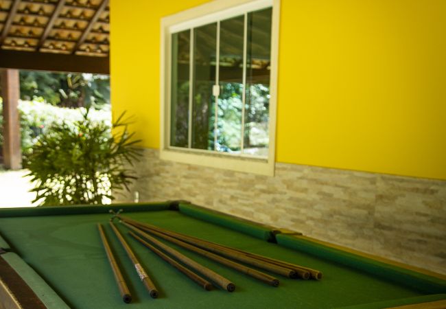 Casa em Macaé - Casa ampla c piscina e churrasq em meio à natureza Casa em Macaé - Casa ampla c piscina e churrasq em meio à natureza