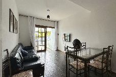 Casa em Caraguatatuba - Ótima casa em condomínio com Wi-Fi a 300m do mar