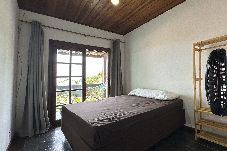 Casa em Caraguatatuba - Ótima casa em condomínio com Wi-Fi a 300m do mar