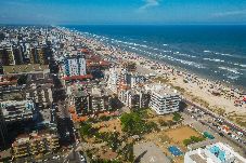 Apartamento em Capão da Canoa - Apto c churrasq, piscina e wi-fi a 200m da praia