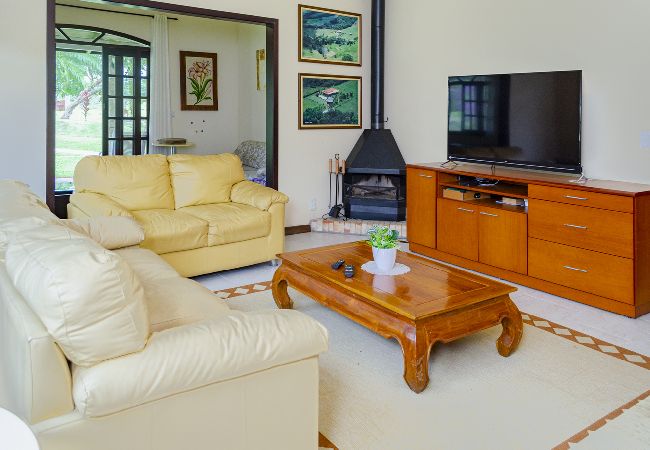 Casa em Itajaí - Sítio charmoso e completo com ótima área de lazer Casa em Itajaí - Sítio charmoso e completo com ótima área de lazer