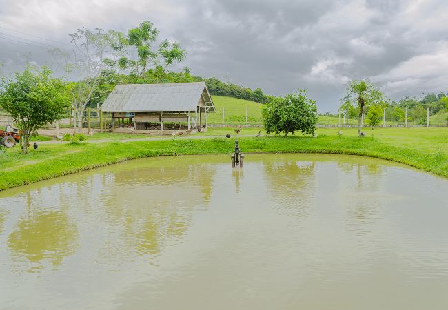 Casa em Itajaí - Sítio charmoso e completo com ótima área de lazer Casa em Itajaí - Sítio charmoso e completo com ótima área de lazer