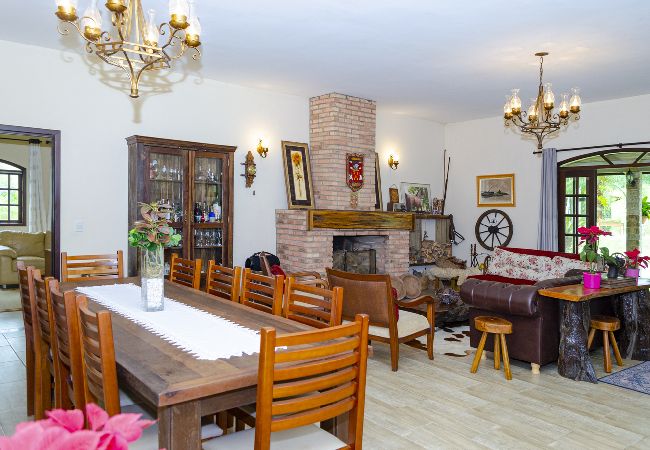 Casa em Itajaí - Sítio charmoso e completo com ótima área de lazer Casa em Itajaí - Sítio charmoso e completo com ótima área de lazer