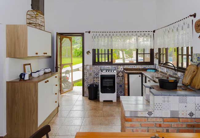 Casa em Itajaí - Sítio charmoso e completo com ótima área de lazer Casa em Itajaí - Sítio charmoso e completo com ótima área de lazer