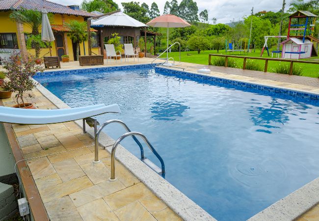 Casa em Itajaí - Sítio charmoso e completo com ótima área de lazer Casa em Itajaí - Sítio charmoso e completo com ótima área de lazer