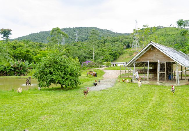 Casa em Itajaí - Sítio charmoso e completo com ótima área de lazer Casa em Itajaí - Sítio charmoso e completo com ótima área de lazer