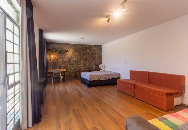 Casa em Belo Horizonte - Flat funcional, com Wi-Fi e ótima localização Casa em Belo Horizonte - Flat funcional, com Wi-Fi e ótima localização