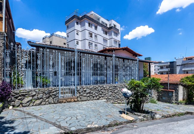 Casa em Belo Horizonte - Flat funcional, com Wi-Fi e ótima localização Casa em Belo Horizonte - Flat funcional, com Wi-Fi e ótima localização