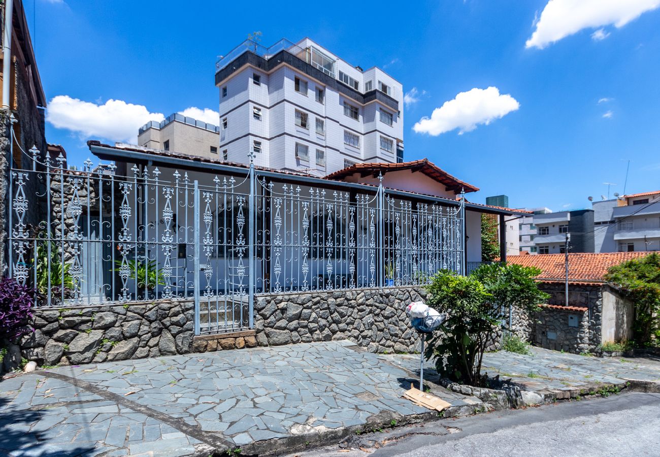 Casa em Belo Horizonte - Flat funcional, com Wi-Fi e ótima localização Casa em Belo Horizonte - Flat funcional, com Wi-Fi e ótima localização