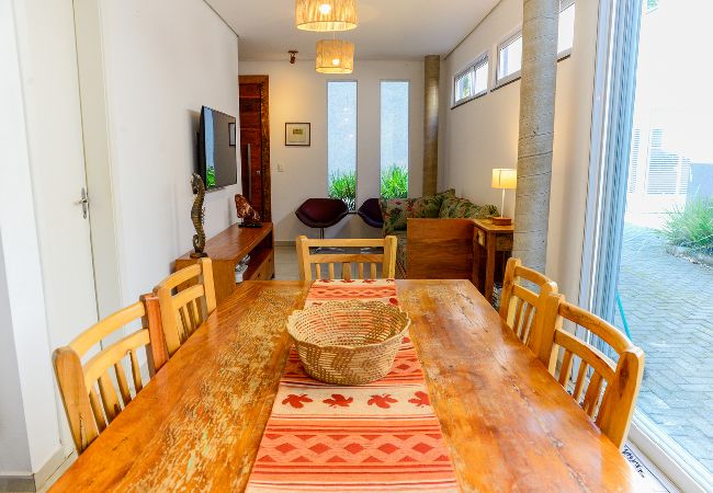 Casa em São Sebastião - Casa c/ Piscina a 150m da Praia de Boiçucanga Casa em São Sebastião - Casa c/ Piscina a 150m da Praia de Boiçucanga