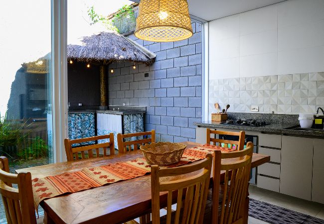 Casa em São Sebastião - Casa c/ Piscina a 150m da Praia de Boiçucanga Casa em São Sebastião - Casa c/ Piscina a 150m da Praia de Boiçucanga