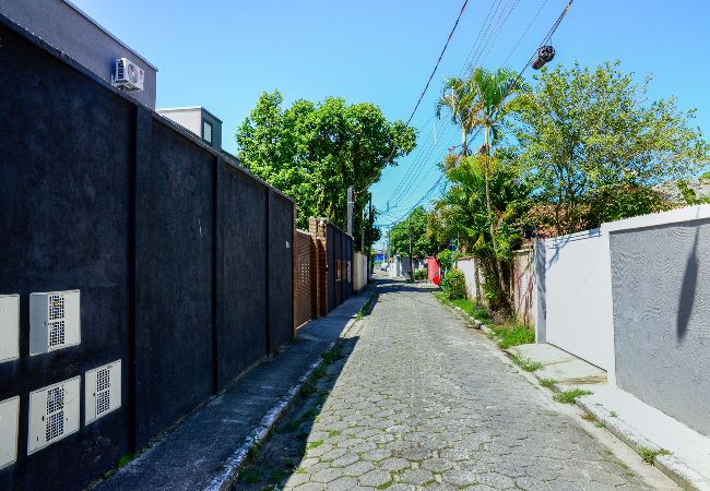 Casa em São Sebastião - Casa c/ Piscina a 150m da Praia de Boiçucanga Casa em São Sebastião - Casa c/ Piscina a 150m da Praia de Boiçucanga