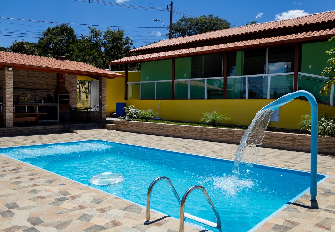 Casa em Confins - Casa bem equipada com piscina,churrasqueira e WiFi Casa em Confins - Casa bem equipada com piscina,churrasqueira e WiFi