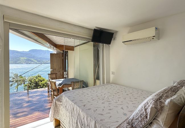 Chalé em Ilhabela - Chalé Jabuticabeira com Wi-Fi e vista para o mar Chalé em Ilhabela - Chalé Jabuticabeira com Wi-Fi e vista para o mar