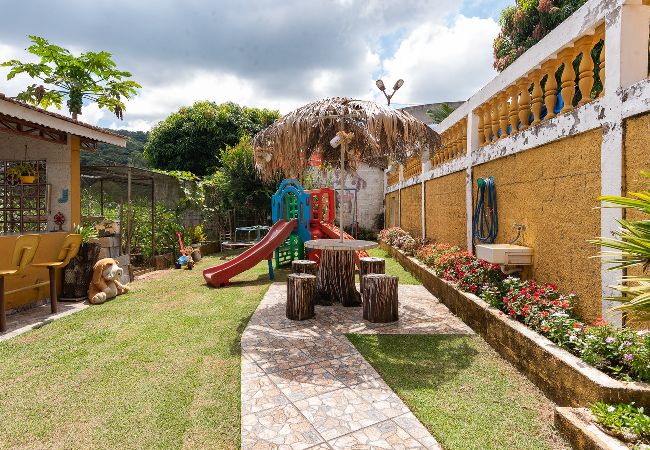 Casa em Extrema - Chácara com piscina ideal para grupos em Toledo