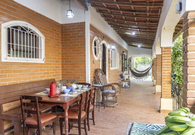 Casa em Peruíbe - Casa rústica com Wi-Fi, garagem e aceita pet Casa em Peruíbe - Casa rústica com Wi-Fi, garagem e aceita pet