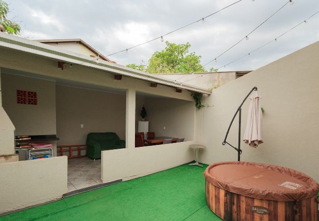 Casa em Londrina - Casa com Wi-Fi, jacuzzi, garagem e petfriendly Casa em Londrina - Casa com Wi-Fi, jacuzzi, garagem e petfriendly