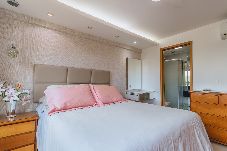Apartamento em Niterói - Apto com piscina, WiFi, ar-condicionado e garagem