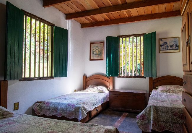 Casa em Santana de Parnaíba - Casa de campo c lazer, bem equipada, pet friendly Casa em Santana de Parnaíba - Casa de campo c lazer, bem equipada, pet friendly