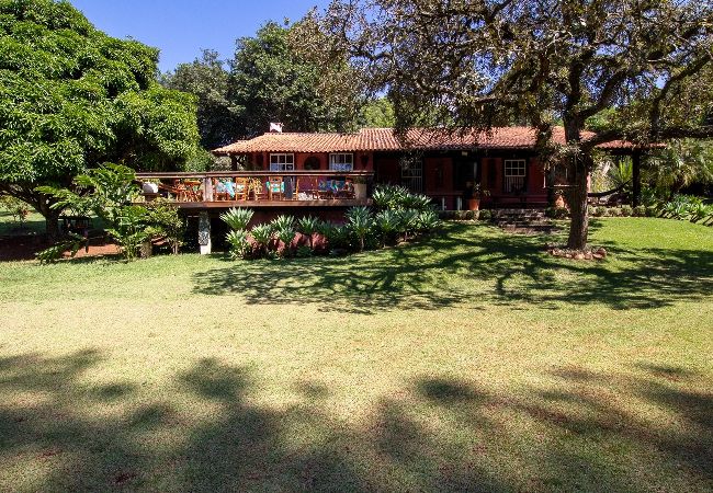 Casa em Santana de Parnaíba - Casa de campo c lazer, bem equipada, pet friendly Casa em Santana de Parnaíba - Casa de campo c lazer, bem equipada, pet friendly