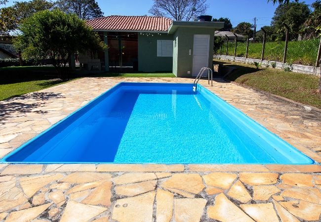 Casa em Bragança Paulista - Incrível chácara com lazer completo,WiFi e piscina Casa em Bragança Paulista - Incrível chácara com lazer completo,WiFi e piscina