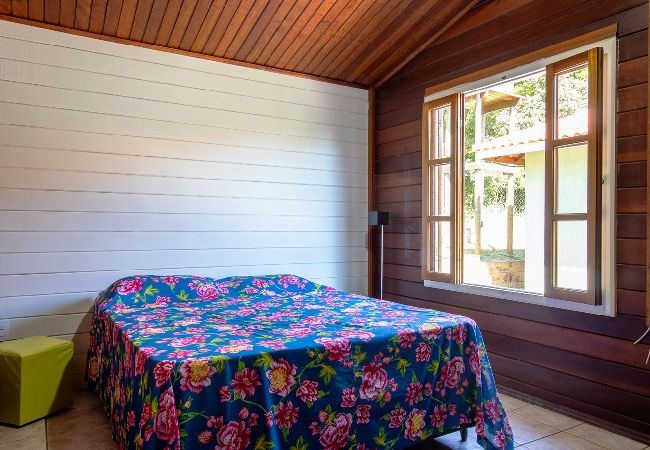 Casa em Bragança Paulista - Incrível chácara com lazer completo,WiFi e piscina Casa em Bragança Paulista - Incrível chácara com lazer completo,WiFi e piscina