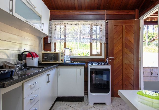 Casa em Bragança Paulista - Incrível chácara com lazer completo,WiFi e piscina Casa em Bragança Paulista - Incrível chácara com lazer completo,WiFi e piscina