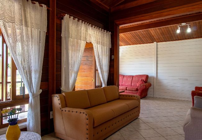 Casa em Bragança Paulista - Incrível chácara com lazer completo,WiFi e piscina Casa em Bragança Paulista - Incrível chácara com lazer completo,WiFi e piscina