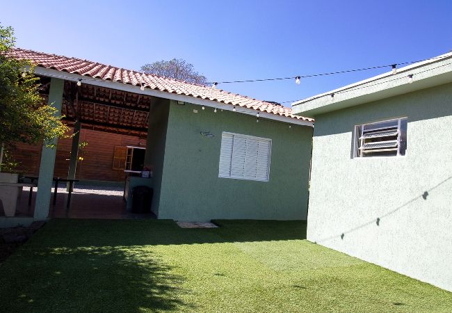 Casa em Bragança Paulista - Incrível chácara com lazer completo,WiFi e piscina Casa em Bragança Paulista - Incrível chácara com lazer completo,WiFi e piscina