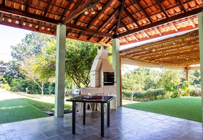 Casa em Bragança Paulista - Incrível chácara com lazer completo,WiFi e piscina Casa em Bragança Paulista - Incrível chácara com lazer completo,WiFi e piscina