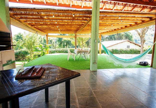 Casa em Bragança Paulista - Incrível chácara com lazer completo,WiFi e piscina Casa em Bragança Paulista - Incrível chácara com lazer completo,WiFi e piscina