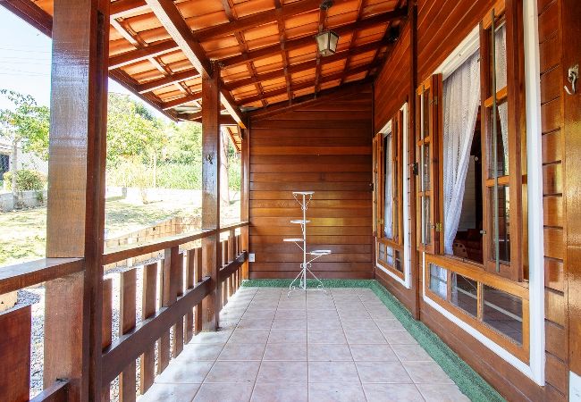Casa em Bragança Paulista - Incrível chácara com lazer completo,WiFi e piscina Casa em Bragança Paulista - Incrível chácara com lazer completo,WiFi e piscina