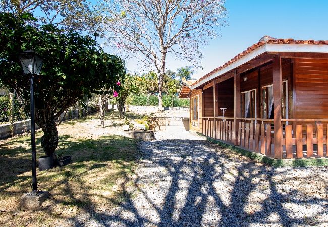 Casa em Bragança Paulista - Incrível chácara com lazer completo,WiFi e piscina Casa em Bragança Paulista - Incrível chácara com lazer completo,WiFi e piscina