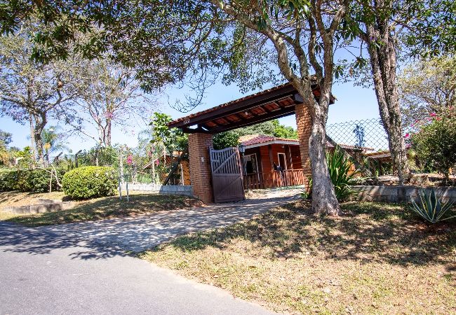 Casa em Bragança Paulista - Incrível chácara com lazer completo,WiFi e piscina Casa em Bragança Paulista - Incrível chácara com lazer completo,WiFi e piscina