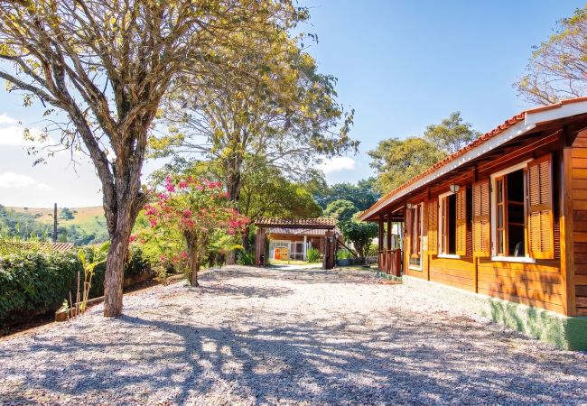 Casa em Bragança Paulista - Chácara em Bragança Paulista com piscina e lazer