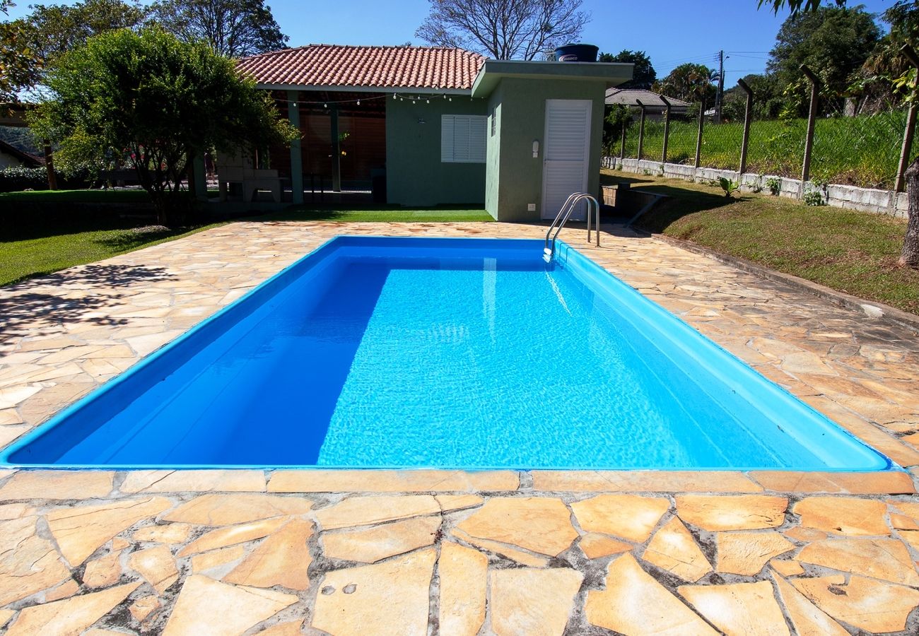 Casa em Bragança Paulista - Incrível chácara com lazer completo,WiFi e piscina Casa em Bragança Paulista - Incrível chácara com lazer completo,WiFi e piscina