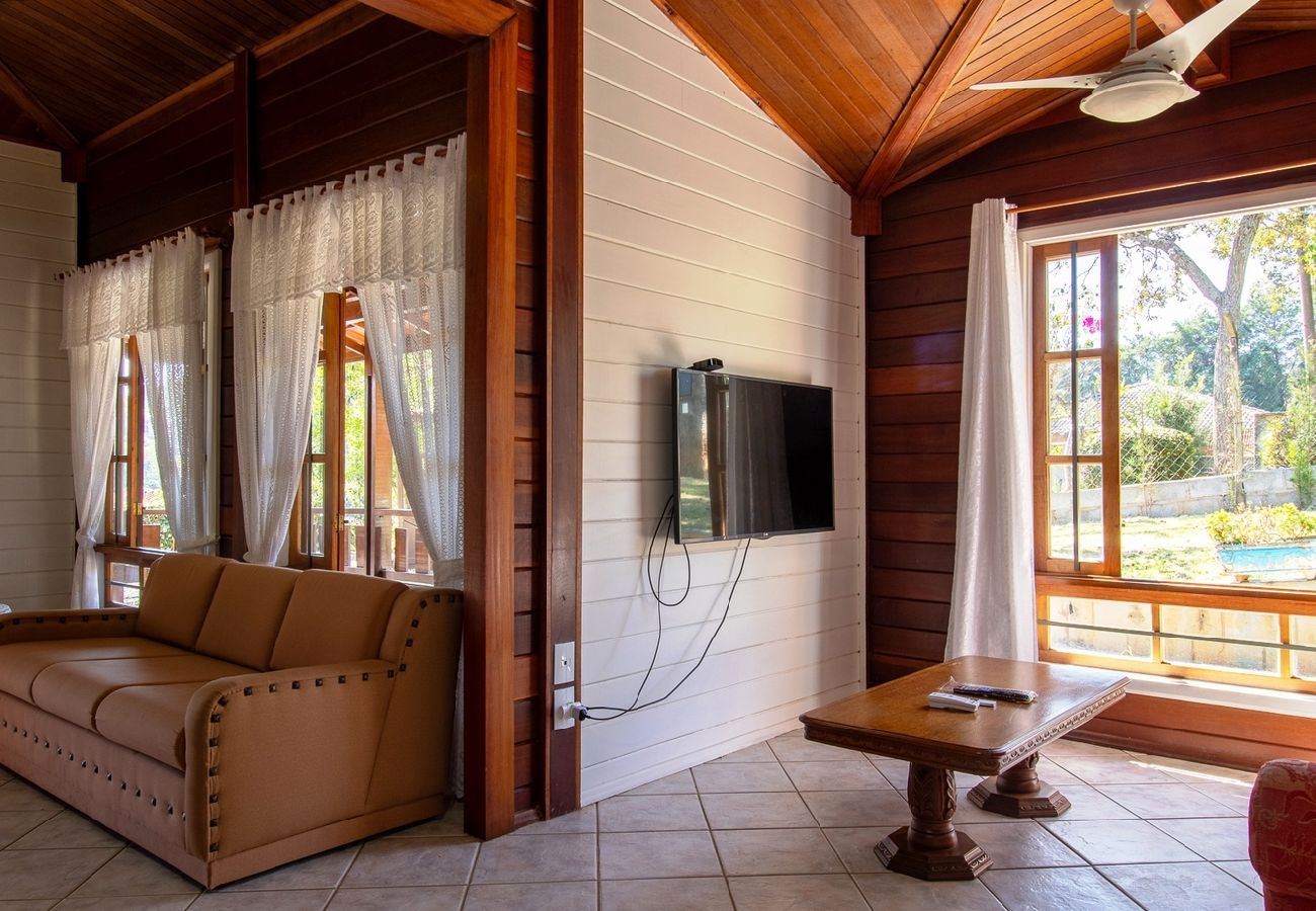 Casa em Bragança Paulista - Incrível chácara com lazer completo,WiFi e piscina Casa em Bragança Paulista - Incrível chácara com lazer completo,WiFi e piscina