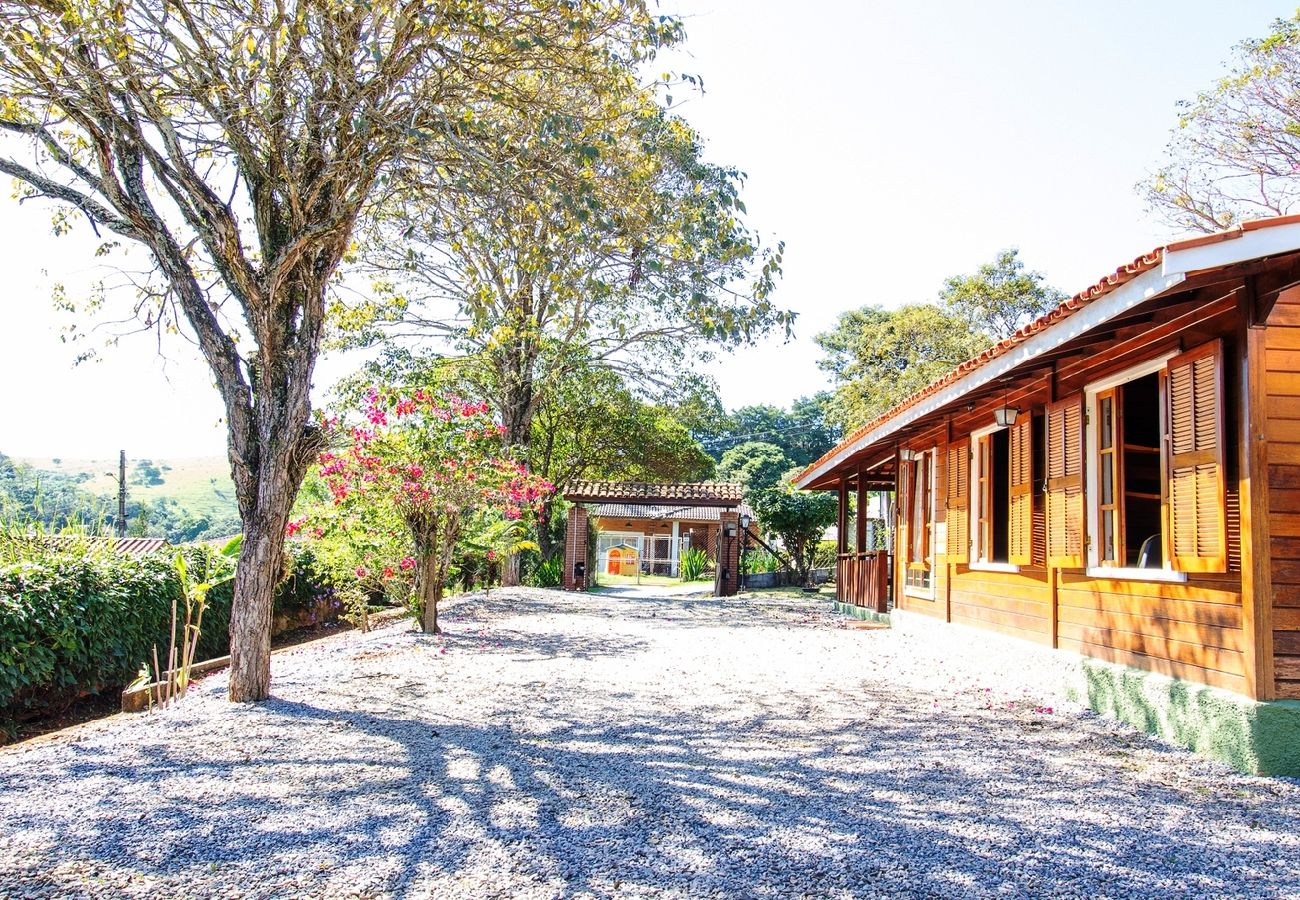 Casa em Bragança Paulista - Incrível chácara com lazer completo,WiFi e piscina Casa em Bragança Paulista - Incrível chácara com lazer completo,WiFi e piscina